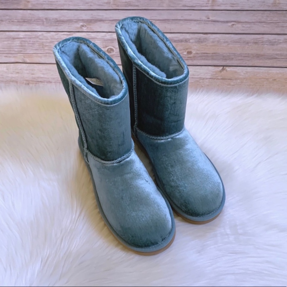 UGG Classic Short II Velvet Atlantic Boots - Picture 4 of 8
